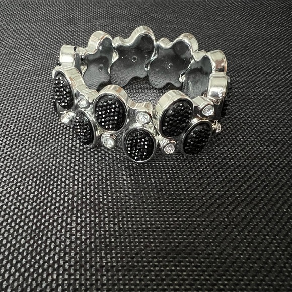 Stretchy Acrylic Bracelet - Picture 3 of 6